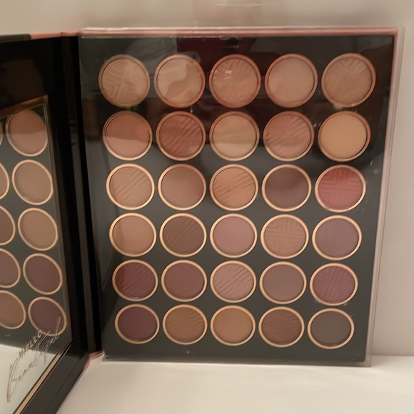 ELLEN TRACY Glam eyeshadow palette in box with sealed mirror. Cruelty free vegan - Picture 4 of 17